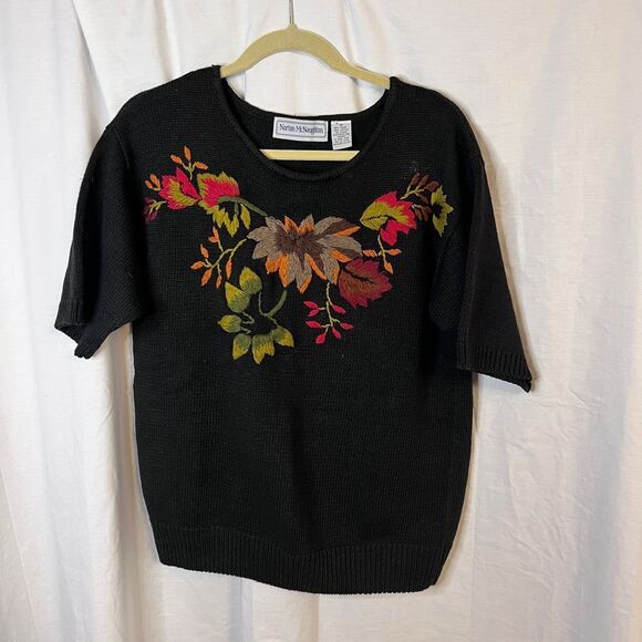 Norton McNaughton vintage short sleeve black sweater leaf embroidery Size Medium - Picture 1 of 6